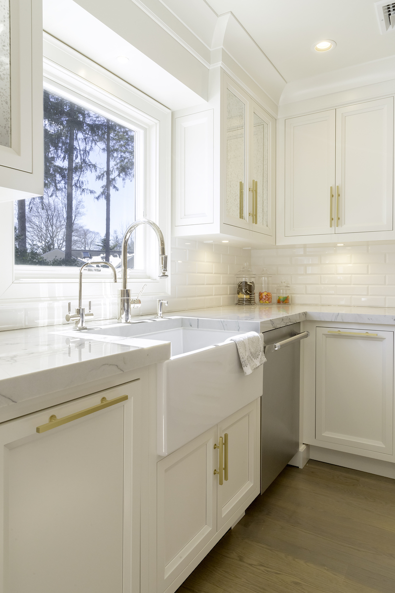 white-kitchen-renovation-gold-hardware-deep-sink