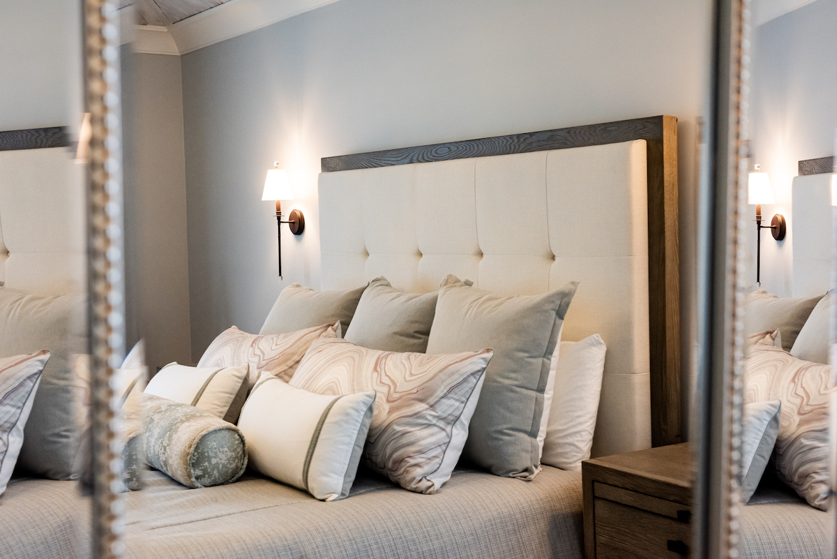 accent-pillows-bedroom-interior-design