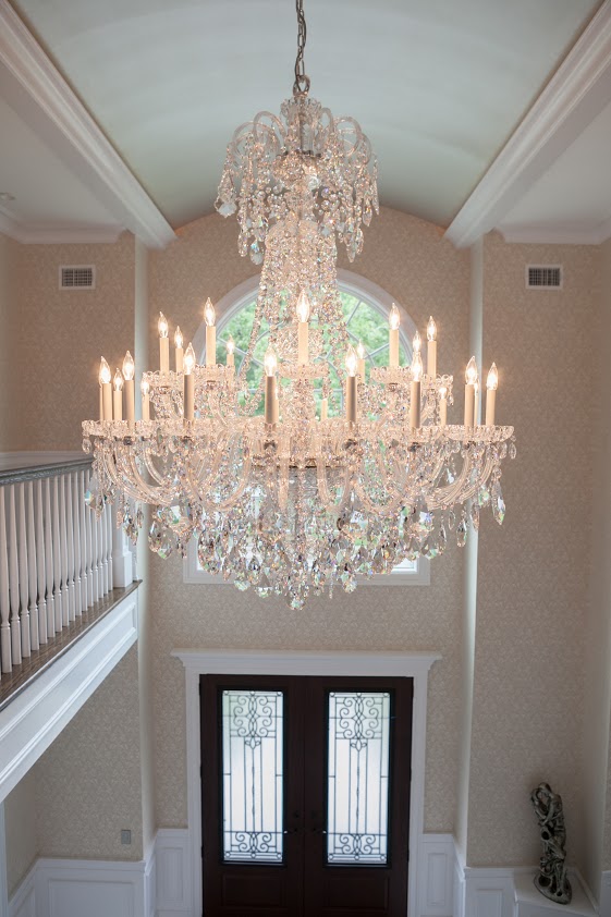 foyer-large-chandelier-home-entry