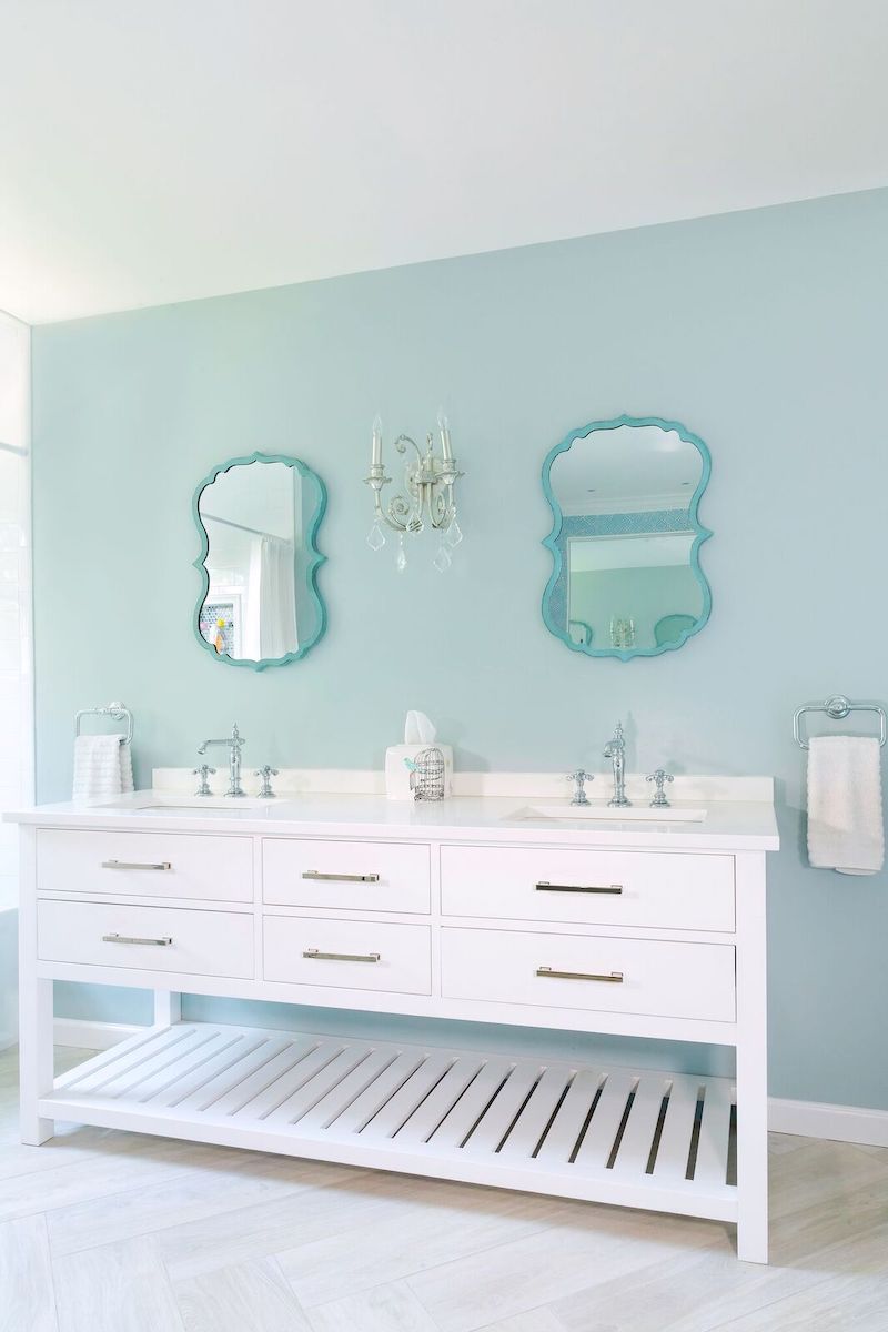 kids-bathroom-sinks-white-drawers-vanity