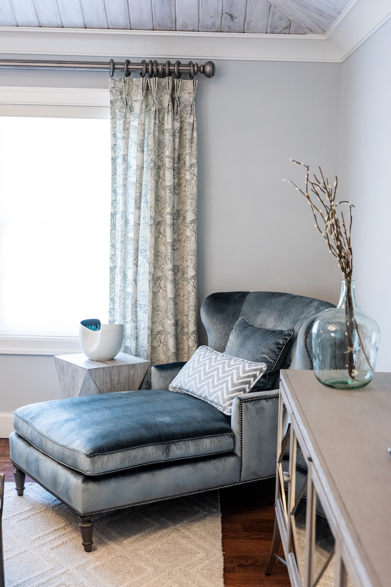 massapequa-ny-bedroom-interior-design-accent-chair