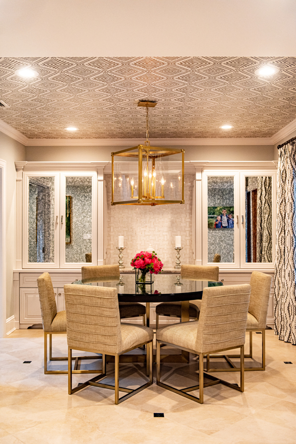 melissa-sacco-interior-design-dining-table-wallpaper-ceiling