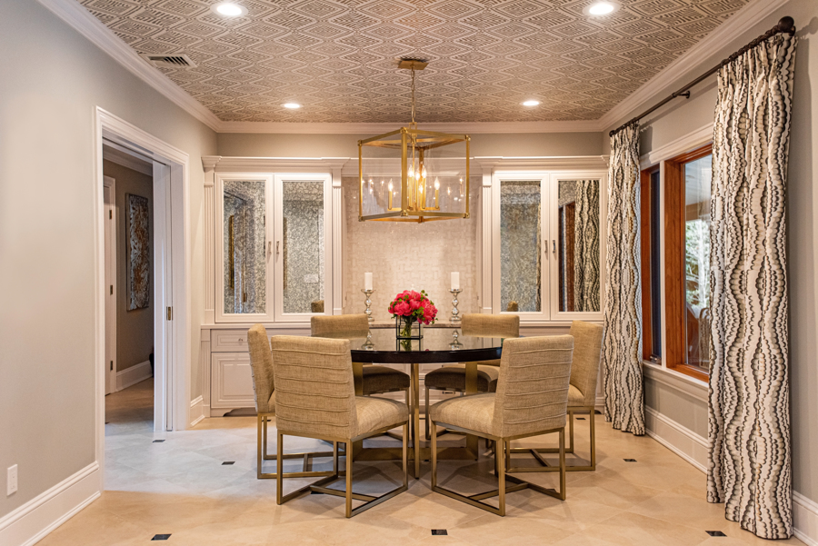 wallpaper-ceiling-dining-table-interior-design