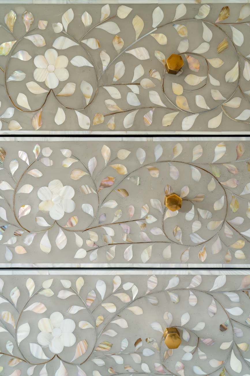 bedroom-dresser-mosaic-detail
