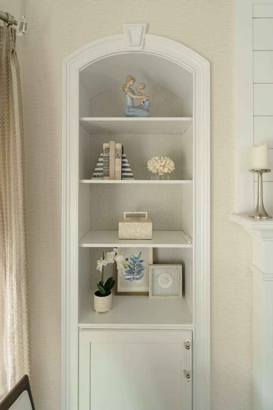 built-in-shelves-living-room-design