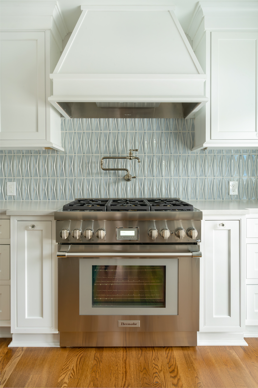 kitchen-interior-design-stainless-range-woodbury-ny